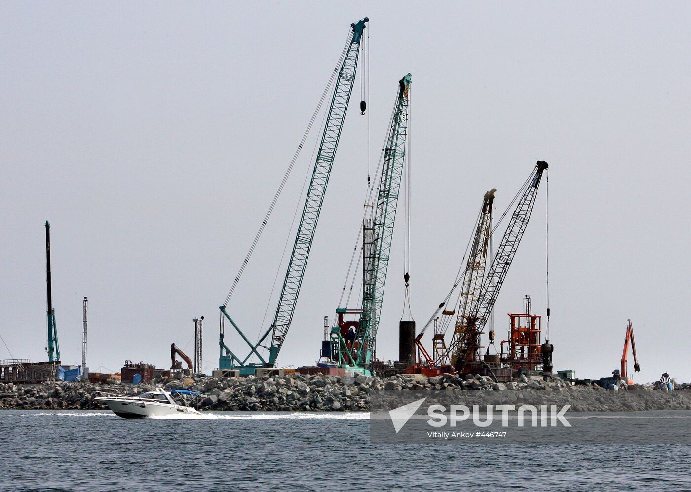 Building a bridge on Russky Island