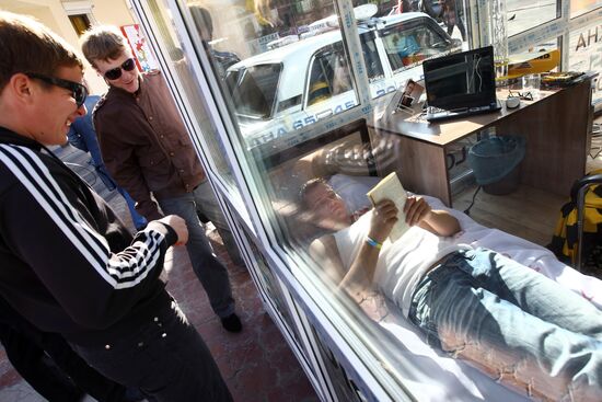 Tomsk resident to spend week in glass cube