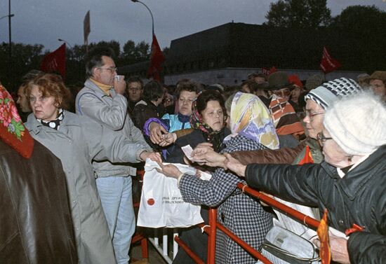 Collecting money for Supreme Soviet deputies and supporters