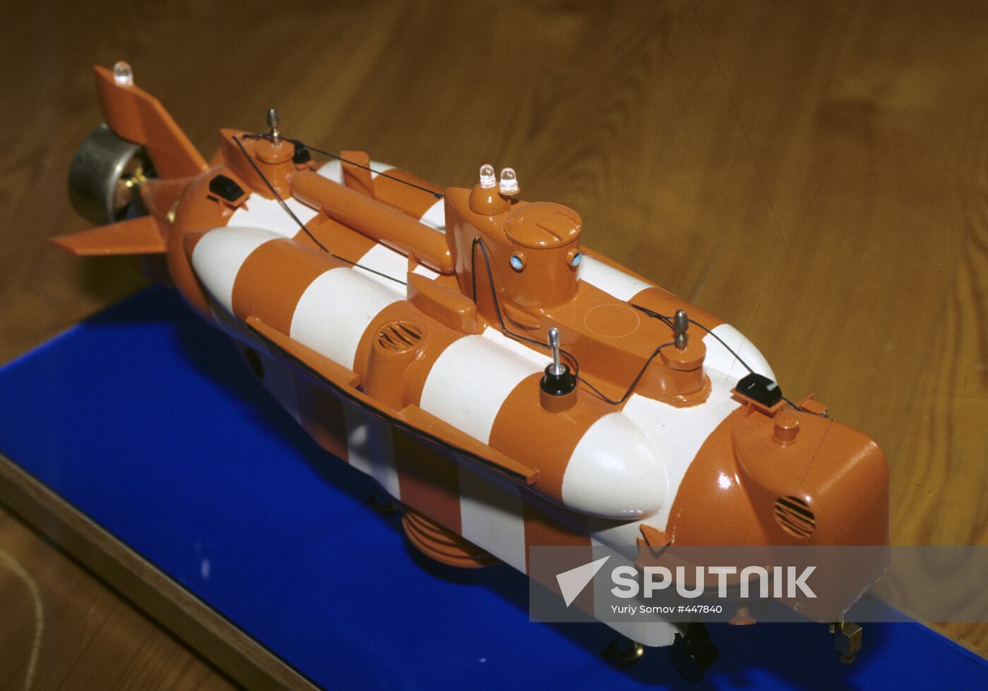 Experiment submarine diving apparatus "Bester" (a model)