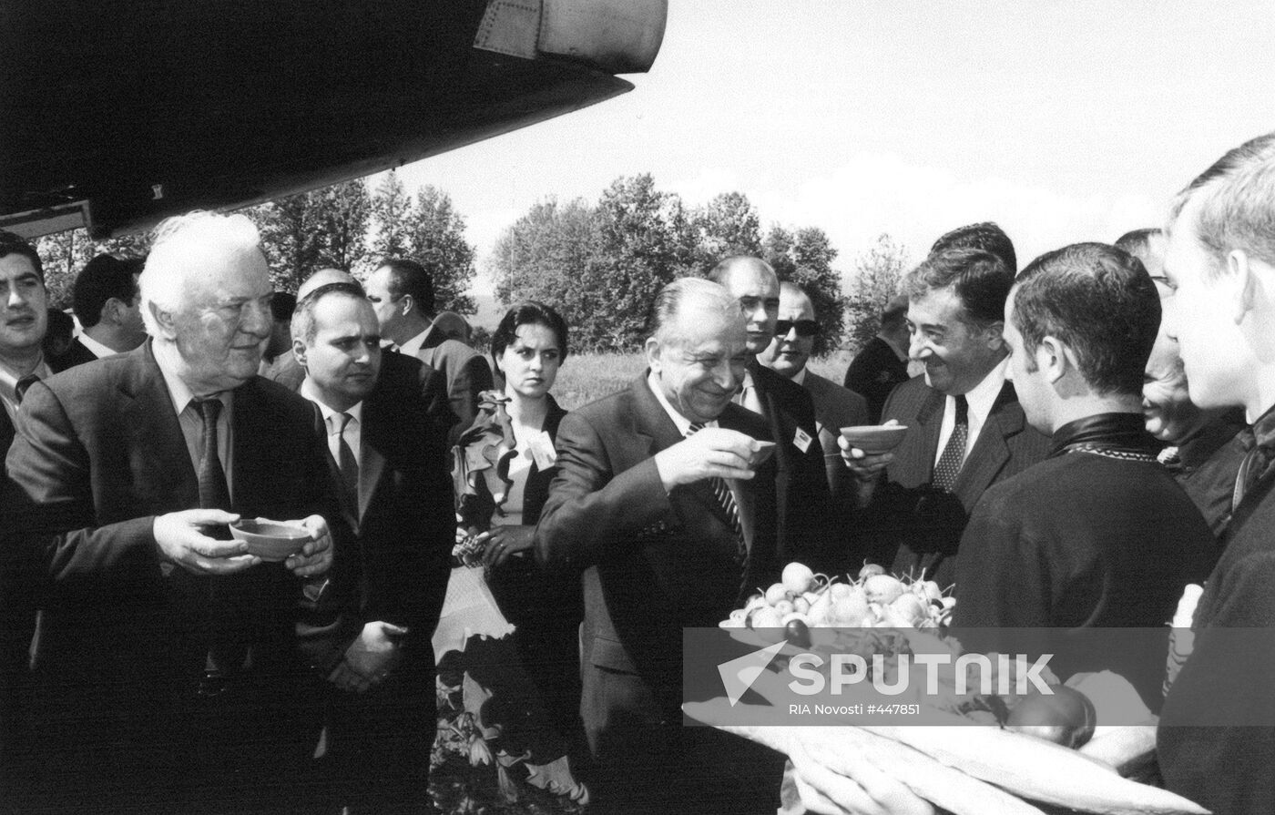 Romanian President Ion Iliescu visits Georgia