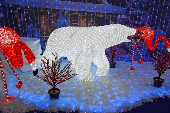 "Christmas time/100 Days till New Year" fair in Artist House