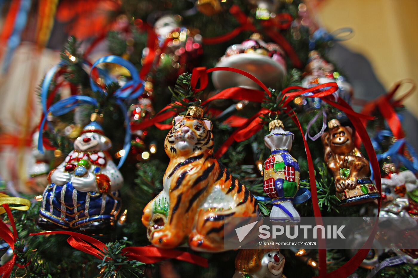 "Christmas time/100 Days till New Year" fair in Artist House