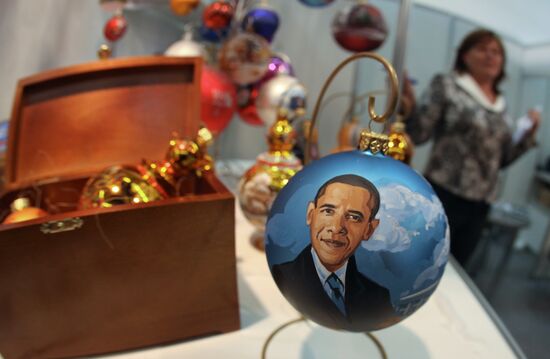 "Christmas time/100 Days till New Year" fair in Artist House