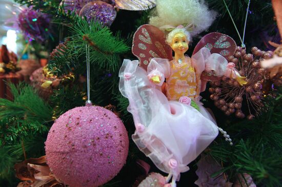 "Christmas time/100 Days till New Year" fair in Artist House