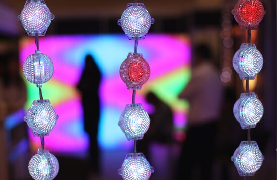 "Christmas time/100 Days till New Year" fair in Artist House
