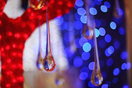 "Christmas time/100 Days till New Year" fair in Artist House