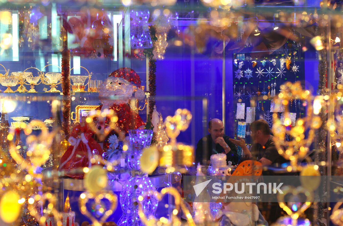"Christmas time/100 Days till New Year" fair in Artist House