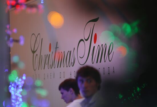 "Christmas time/100 Days till New Year" fair in Artist House