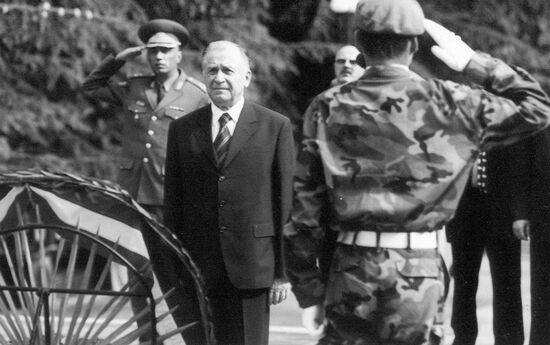 Romanian President Ion Iliescu visits Georgia