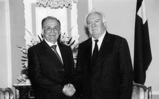 Romanian President Ion Iliescu visits Georgia