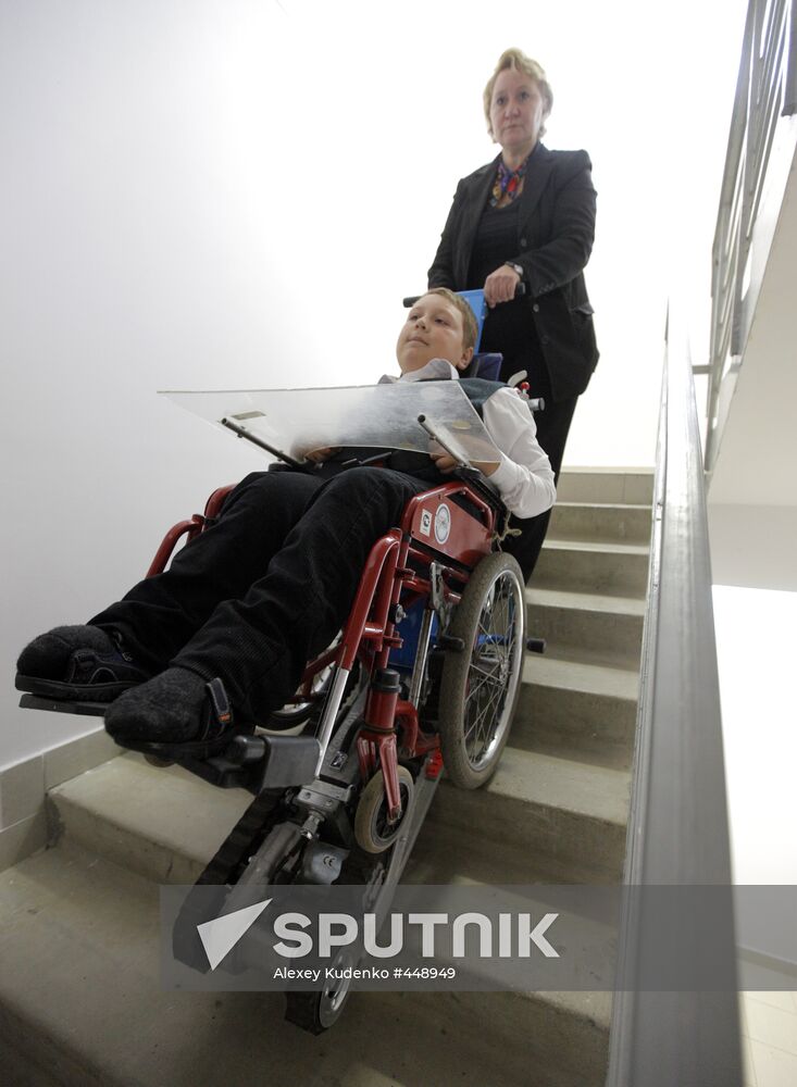 Staircase hoist cart for invalids installed in a Moscow school