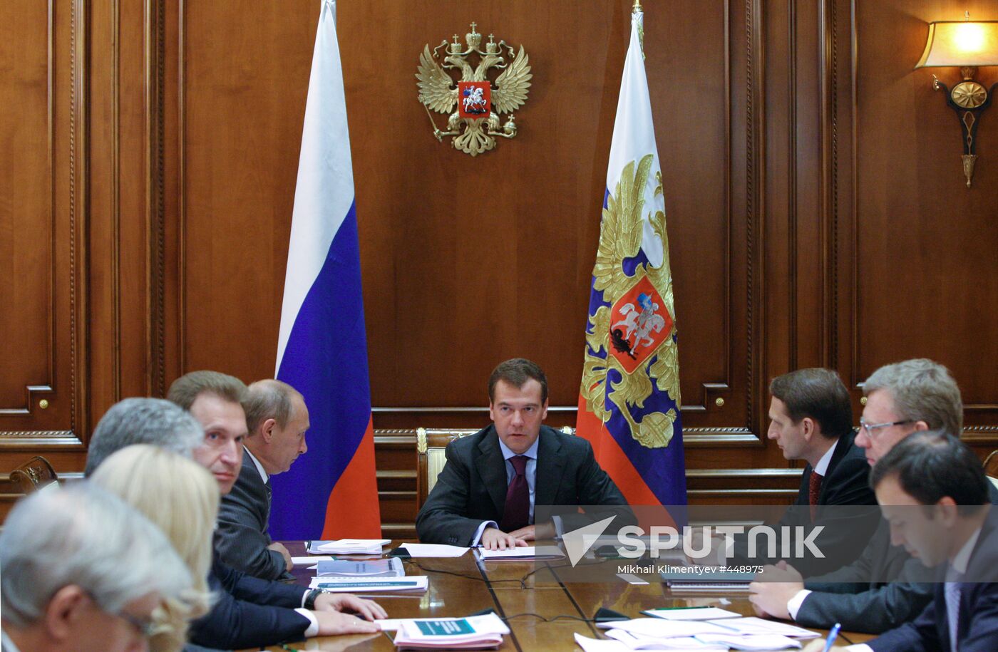 President Dmitry Medvedev chairs meeting of economic issues