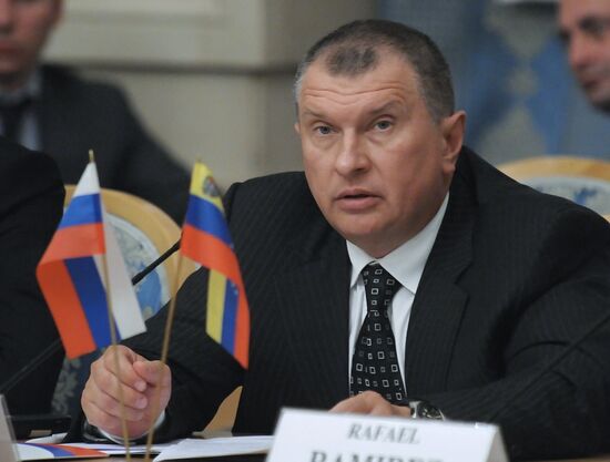 Igor Sechin attends Russian-Venezuelan business forum
