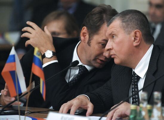 Igor Sechin and Andrei Kuzyayev attend business forum