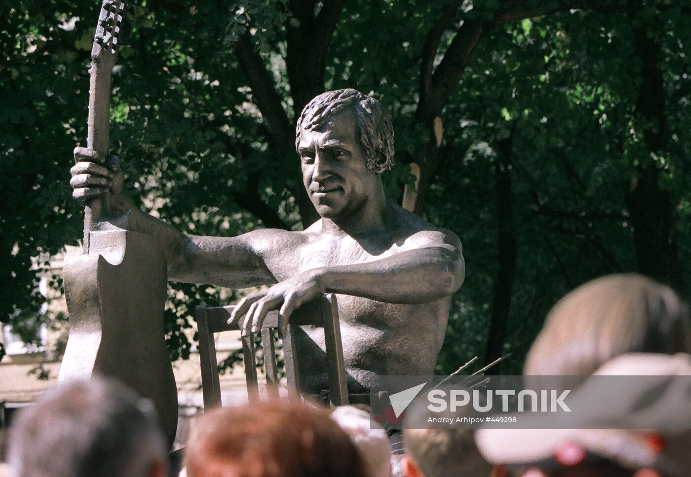 Monument to Vladimir Vysotsky unveiled in Voronezh