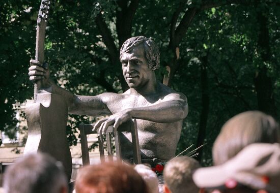 Monument to Vladimir Vysotsky unveiled in Voronezh