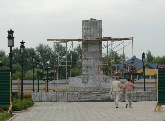 Monument to Akhmat Kadyrov dismantled in Grozny