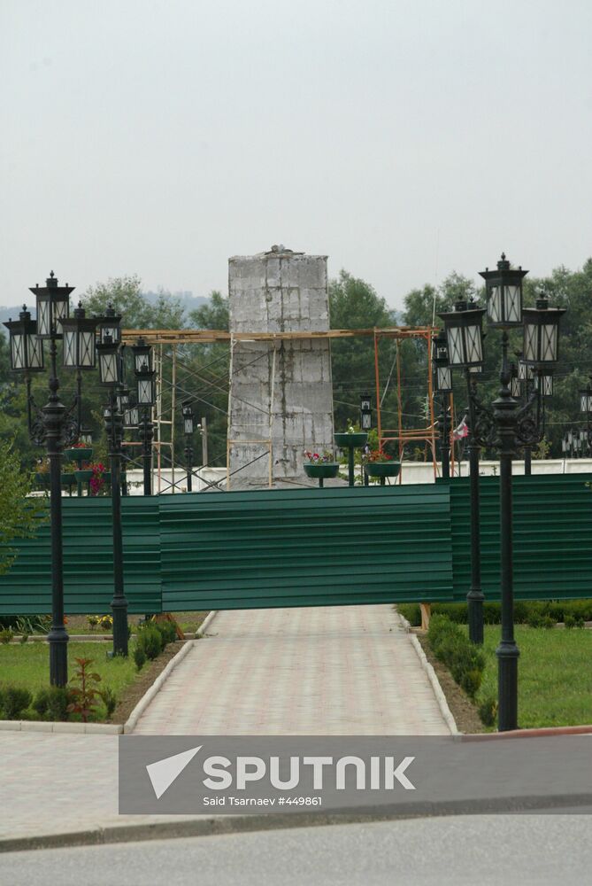 Monument to Akhmat Kadyrov dismantled in Grozny