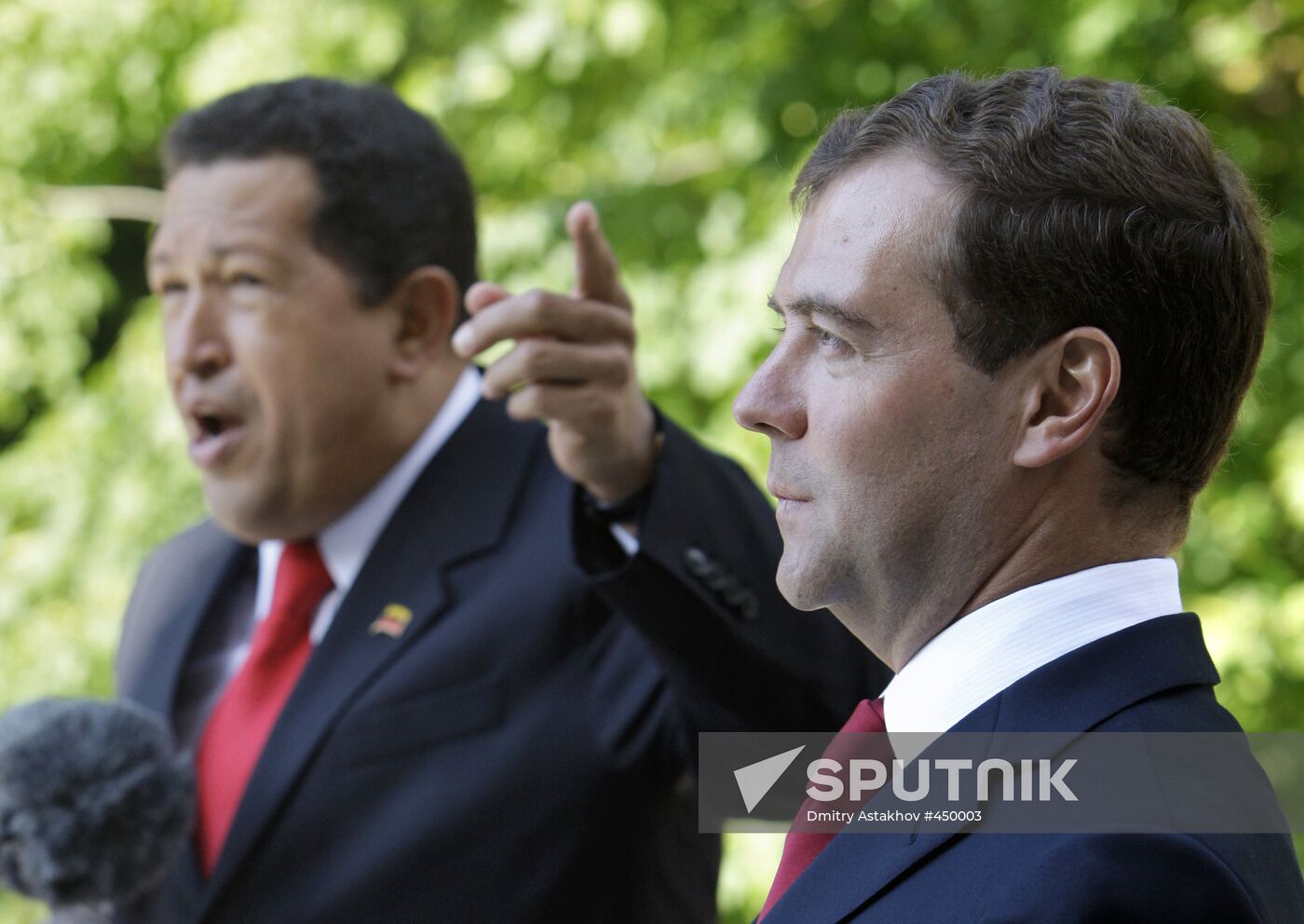 Dmitry Medvedev, Hugo Chávez
