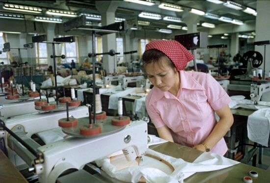 Workers of Algheshevskaya artifact factory