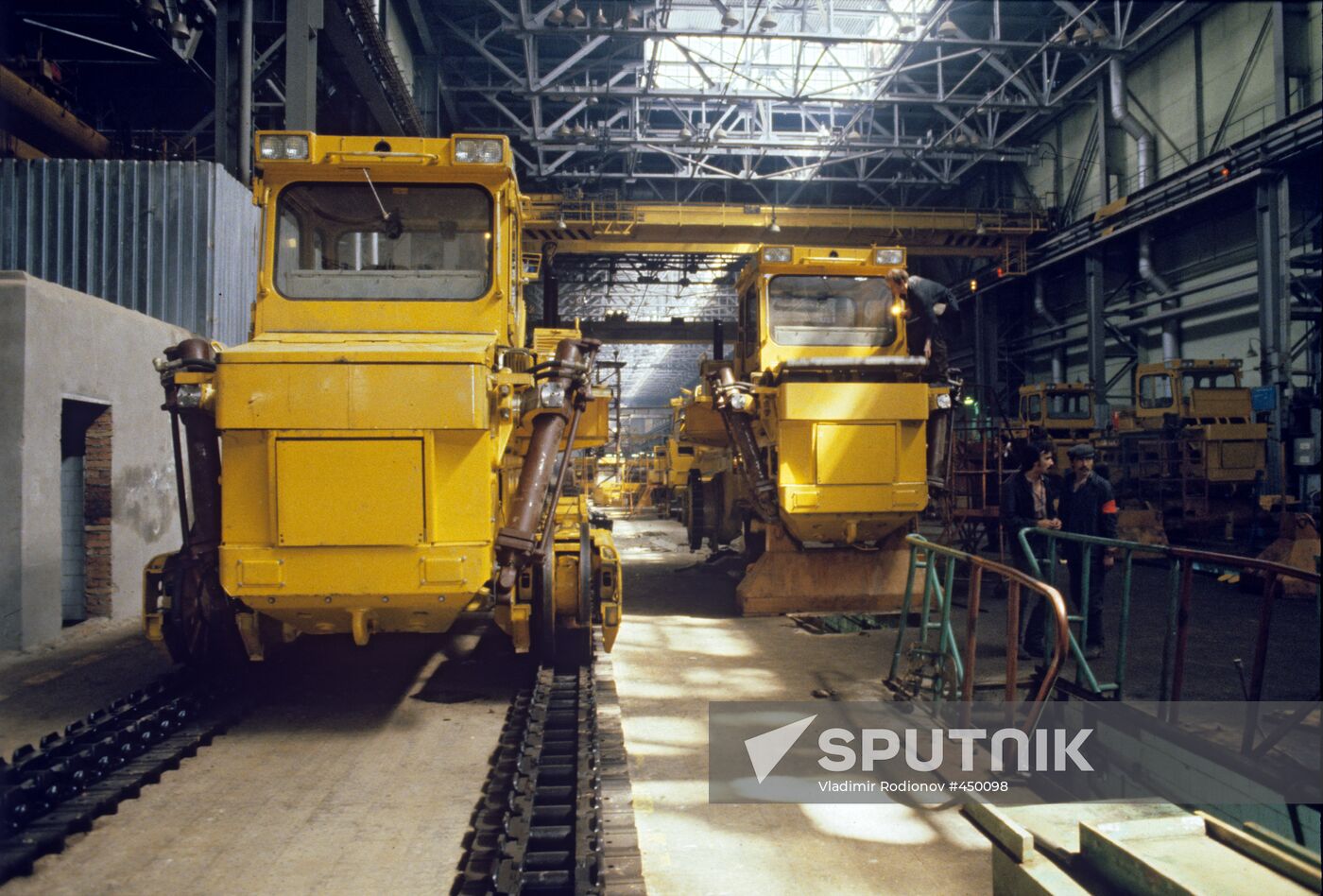 Industrial tractor