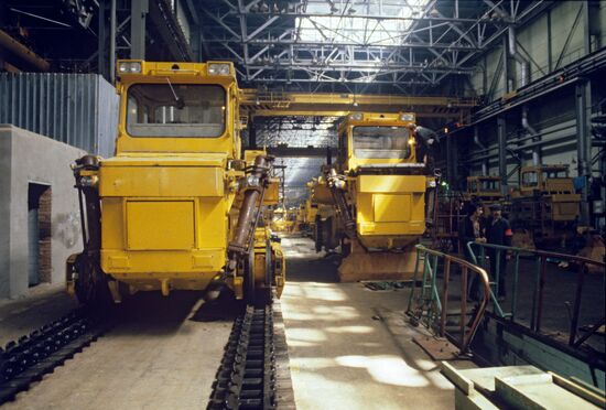 Industrial tractor