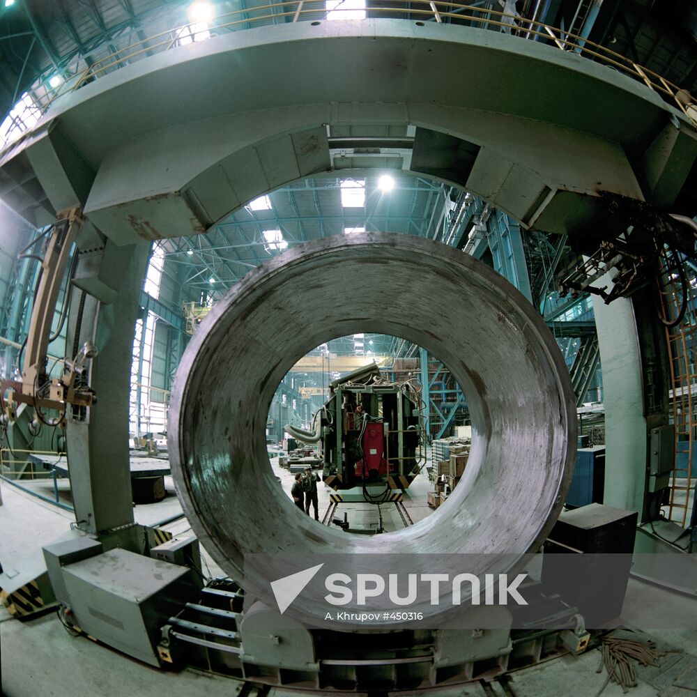 Facility for treatment of large-size reactor parts