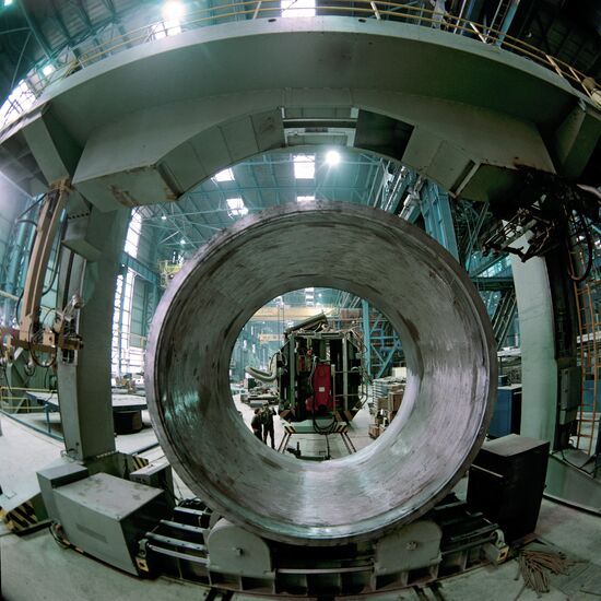 Facility for treatment of large-size reactor parts