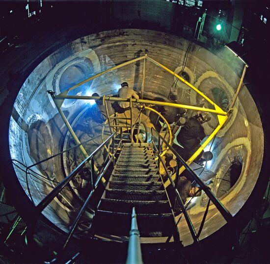 Assembly of reactor frame
