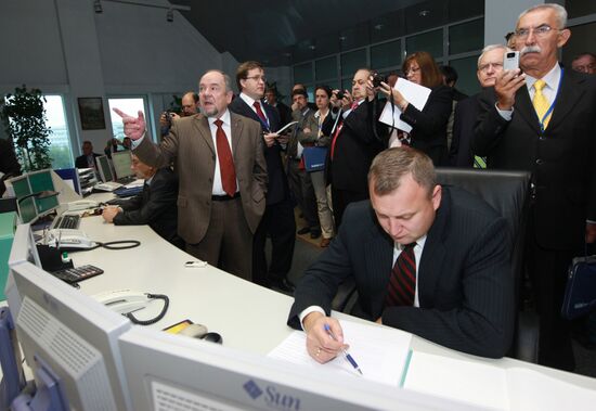 Valdai Club participants visшt Gazprom control room