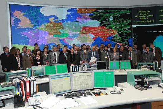 Valdai Club participants visшt Gazprom control room