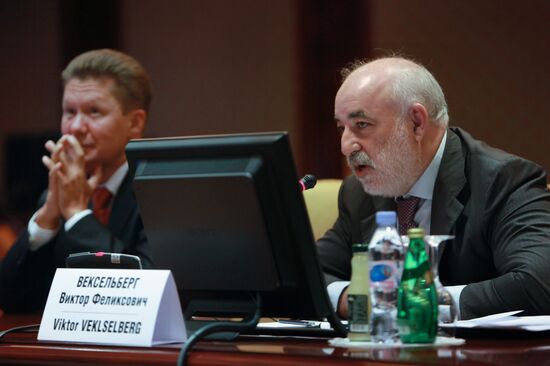 Viktor Vekselberg, Alexei Miller