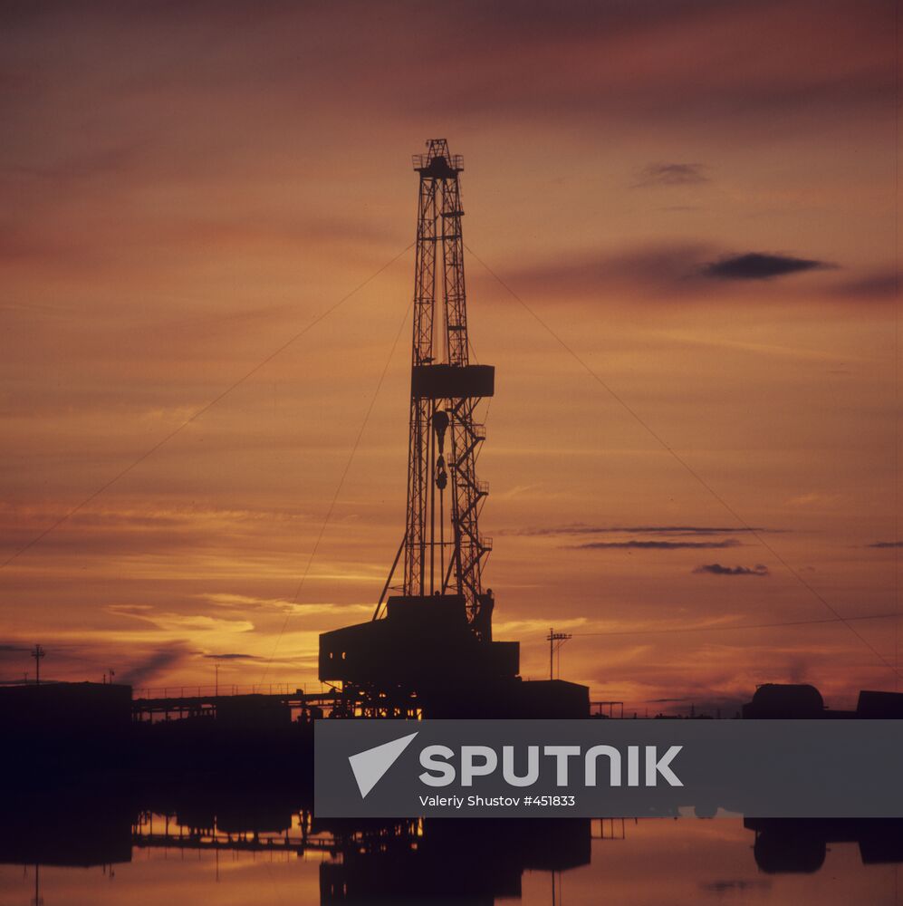 Lake Samotlor gas and oil field