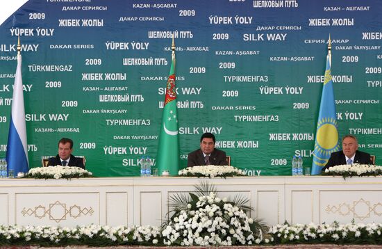 Russian President Dmitry Medvedev pays visit to Turkmenistan