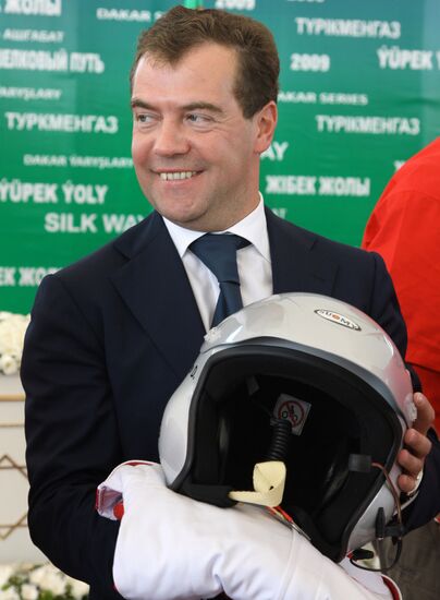 Russian President Dmitry Medvedev pays visit to Turkmenistan