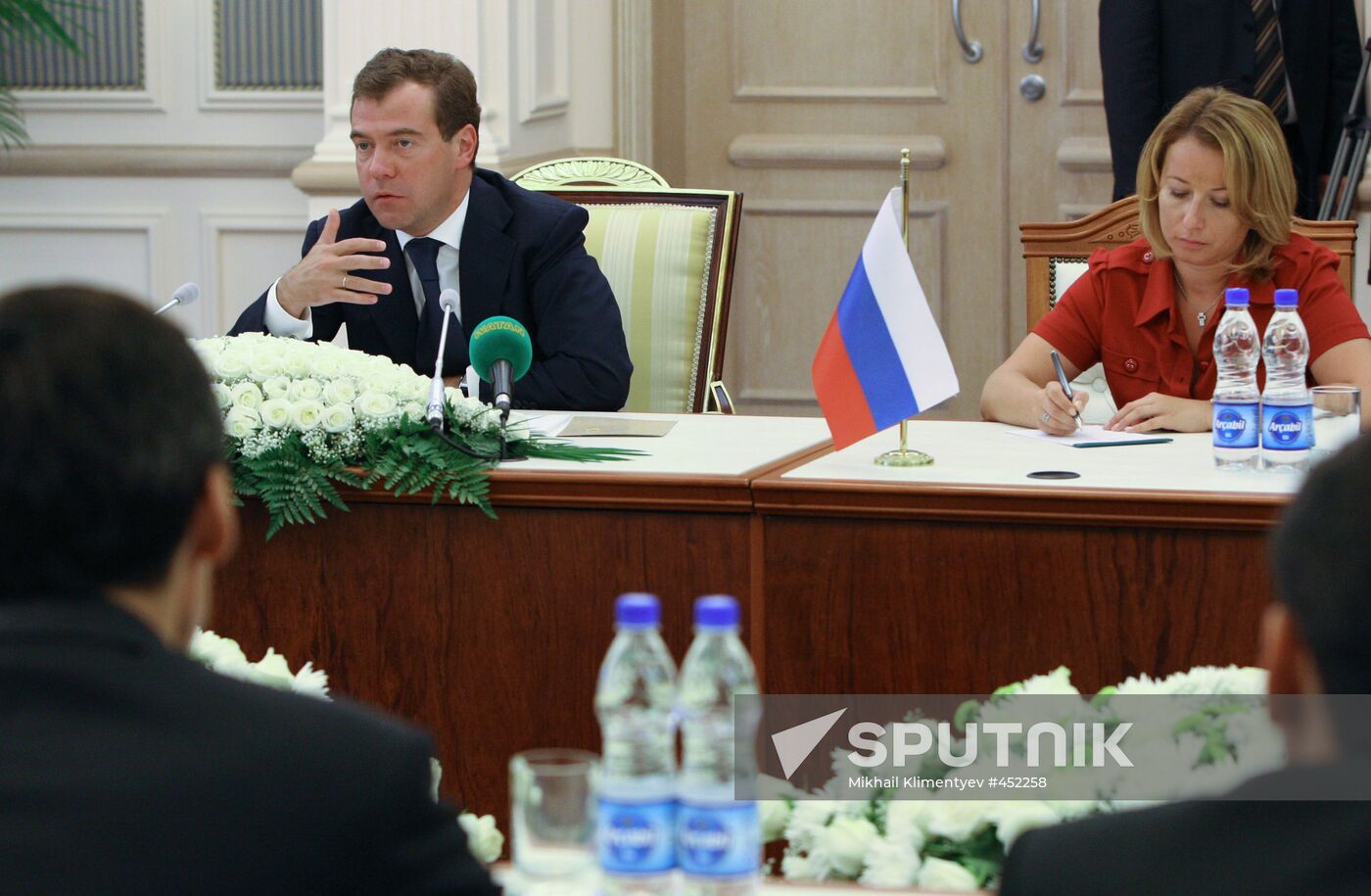 Russian President Dmitry Medvedev pays visit to Turkmenistan