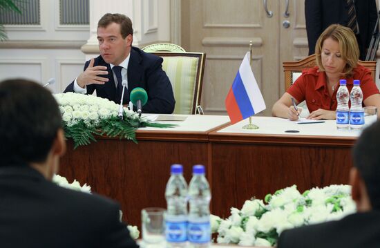 Russian President Dmitry Medvedev pays visit to Turkmenistan
