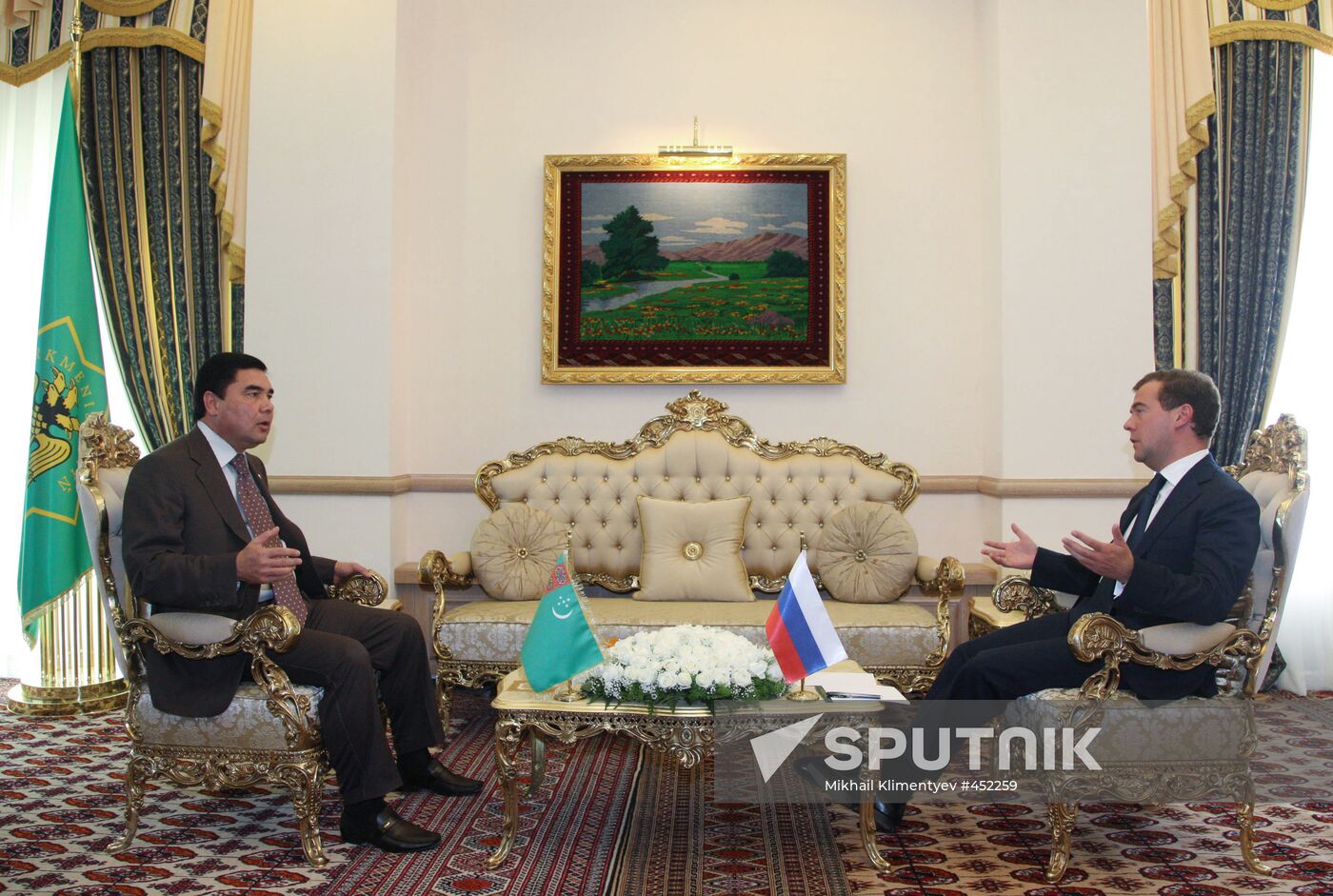 Russian President Dmitry Medvedev pays visit to Turkmenistan