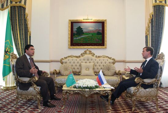 Russian President Dmitry Medvedev pays visit to Turkmenistan