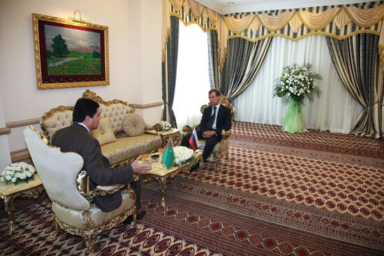 Russian President Dmitry Medvedev pays visit to Turkmenistan