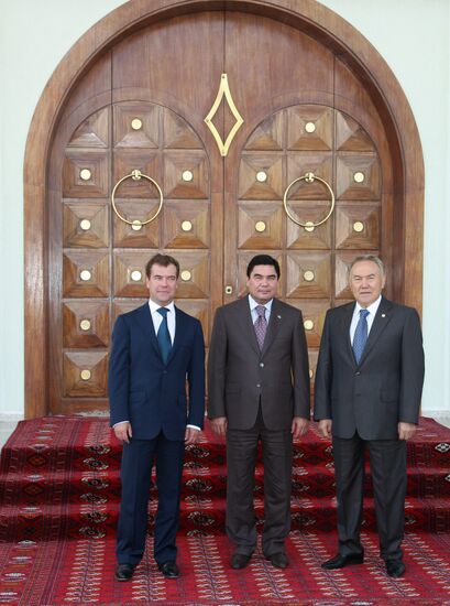 Russian President Dmitry Medvedev pays visit to Turkmenistan