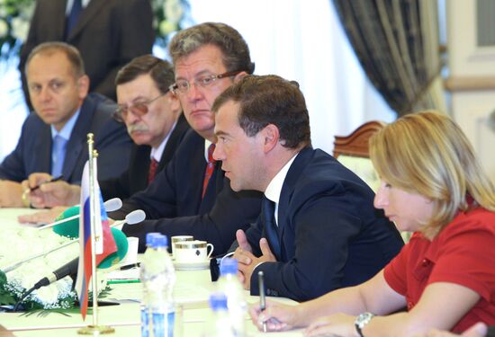 Russian President Dmitry Medvedev pays visit to Turkmenistan