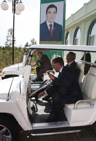 Russian President Dmitry Medvedev pays visit to Turkmenistan
