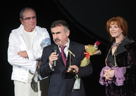 Emmaniul Vitorgan, Leonid Kanevsky and Klara Novikova