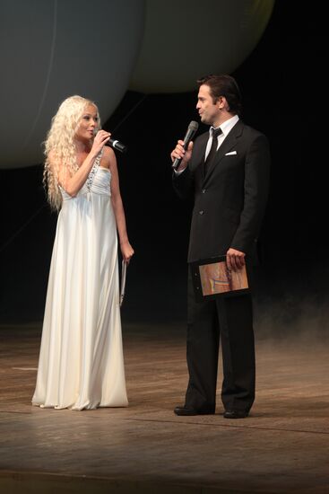 Sergei Astakhov and Yelena Korikova