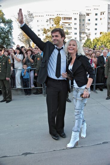 Sergei Astakhov and Yelena Korikova