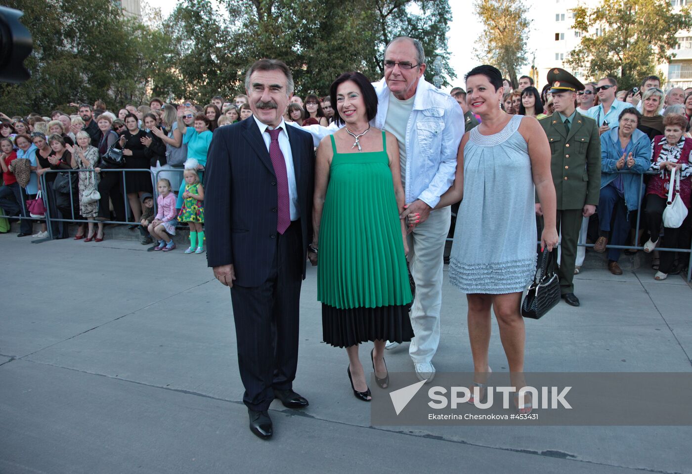 Leonid Kanevsky and Emmanuil Vitorgan with spouses