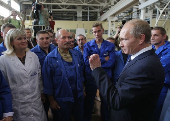 Vladimir Putin visits Tula KBP Instrument Design Bureau