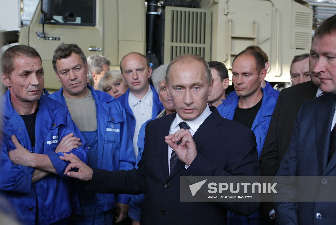 Vladimir Putin visits Tula KBP Instrument Design Bureau
